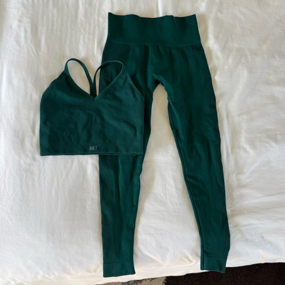 SET Active Green Leggings and Sports Bra